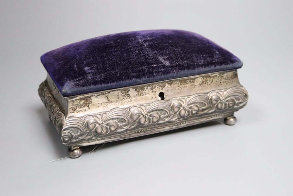 An Edwardian silver mounted rectangular pin cushion casket, Horton & Allday, Birmingham, 1904, 17.5cm.